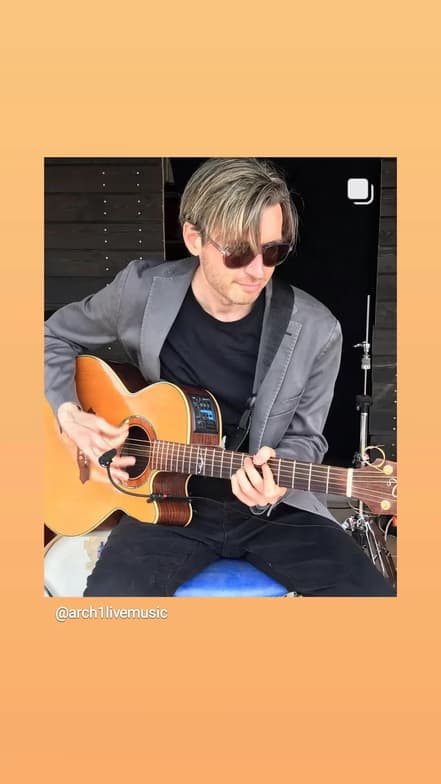 Profile photo of Simon, Guitar tutor at Wiingy