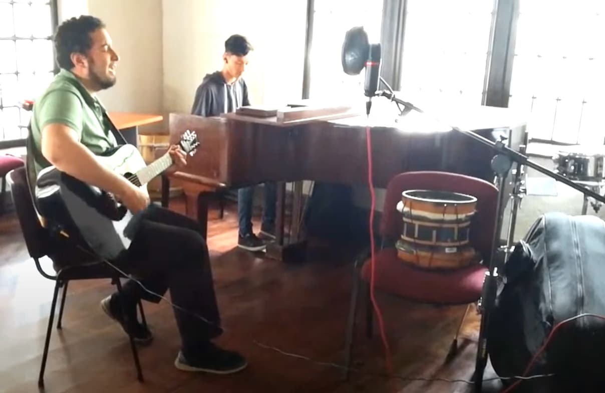 Travel snapshot of Juan David during a trip