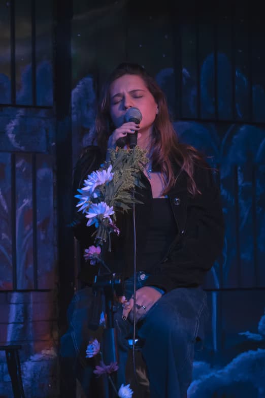 Profile photo of Andrea, Singing tutor at Wiingy 