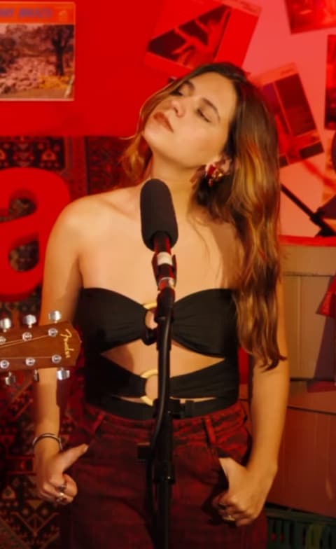 Profile photo of Andrea, Singing tutor at Wiingy 