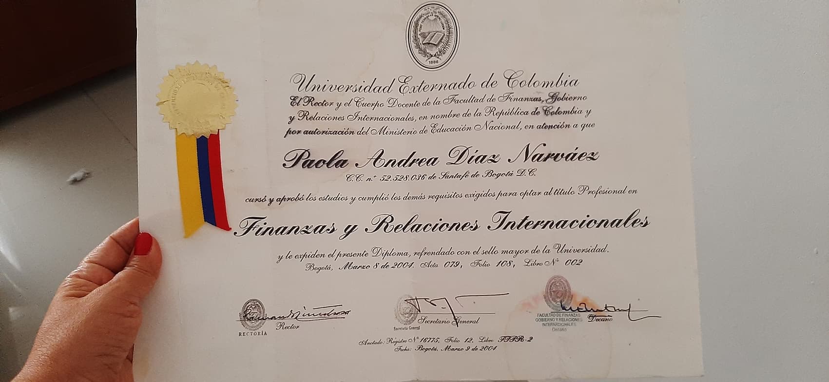 Verified degree or teaching certification of Paola A 
