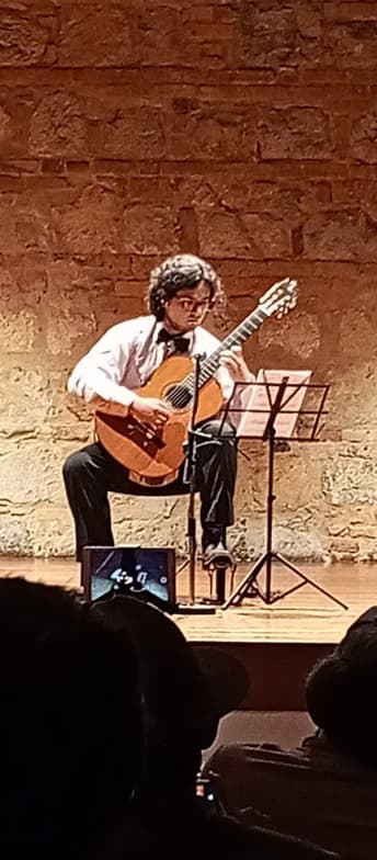 Profile photo of Juan Sebastian, Guitar tutor at Wiingy 