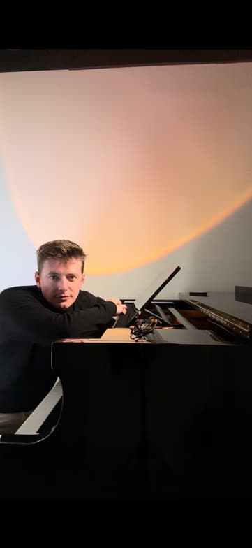 Profile photo of Harry, Piano tutor at Wiingy 