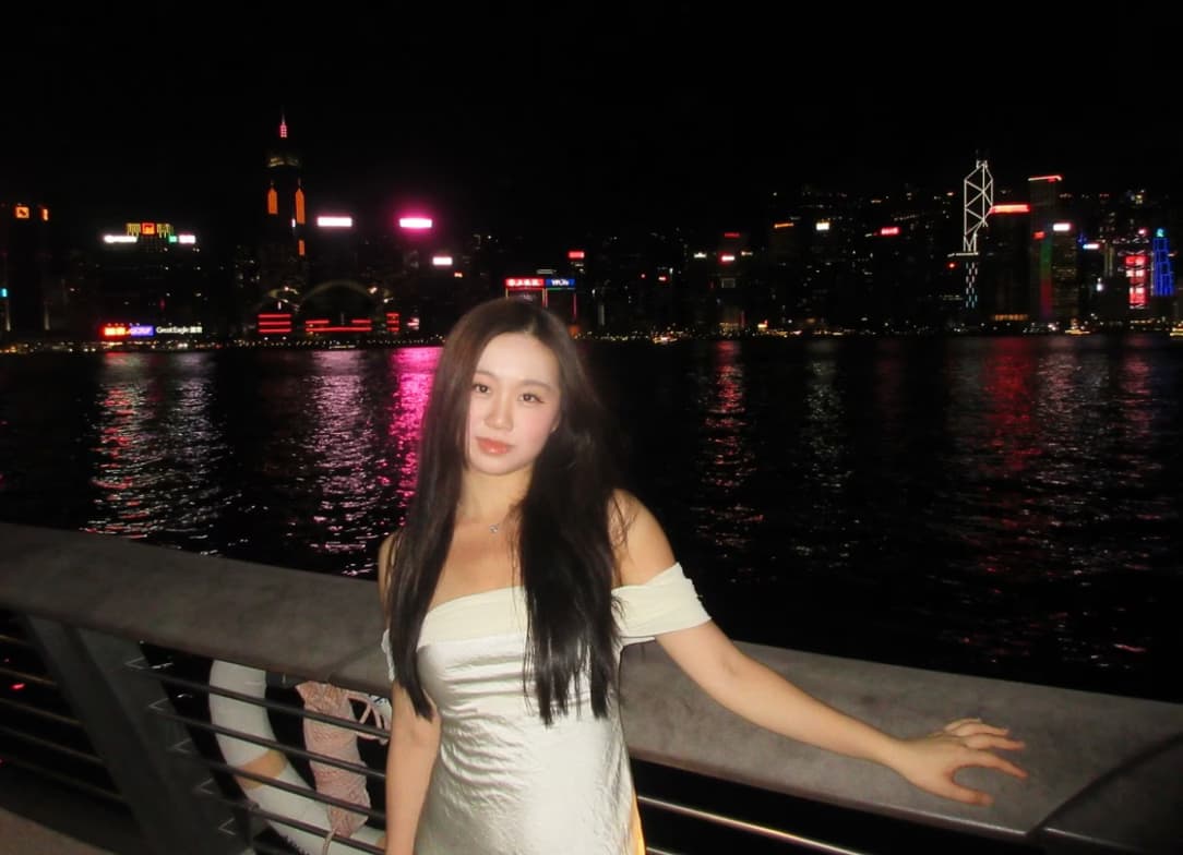 Travel snapshot of Lucy during a trip 