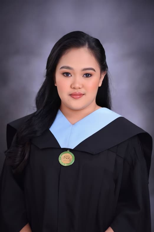 Graduation ceremony photo of Sheen Vhea 