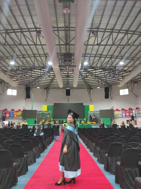 Graduation ceremony photo of Sheen Vhea 