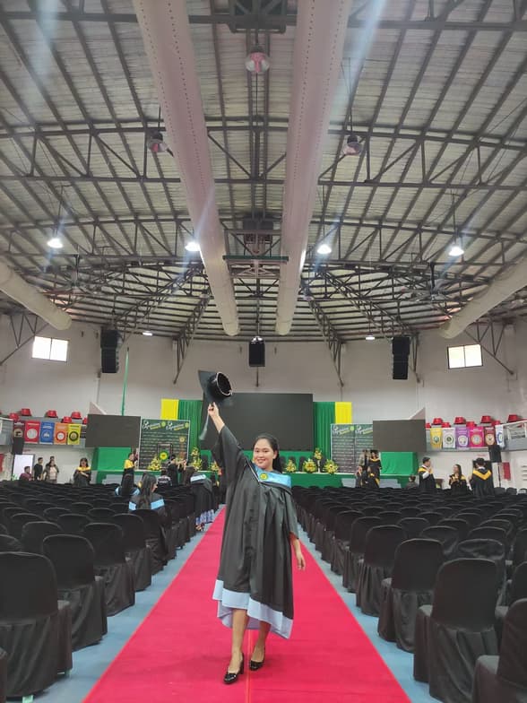 Graduation ceremony photo of Sheen Vhea 