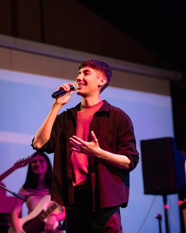 Profile photo of Julián , Singing tutor at Wiingy 