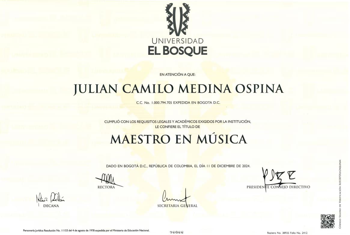 Verified degree or teaching certification of Julián  