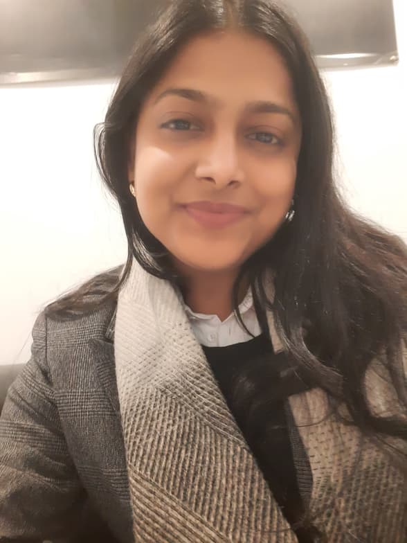 Travel snapshot of Shraddha during a trip