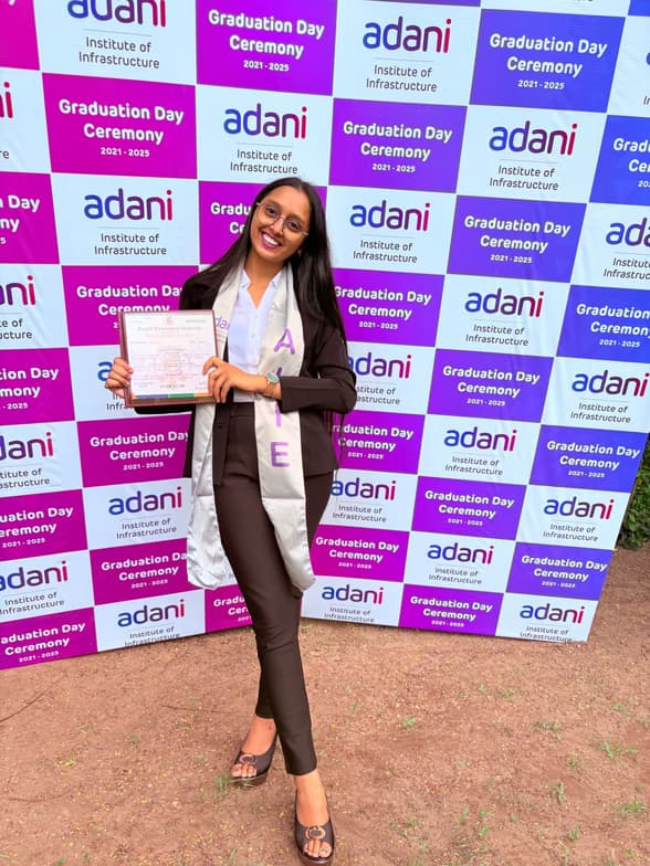Graduation ceremony photo of Drashti