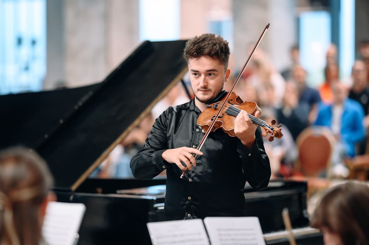 Profile photo of Djordje, Violin tutor at Wiingy