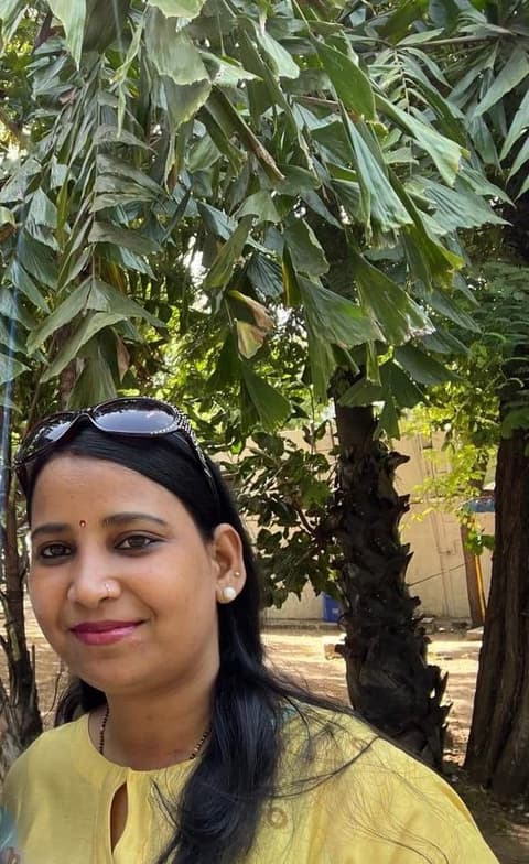 Profile photo of Divya, Chemistry tutor at Wiingy 