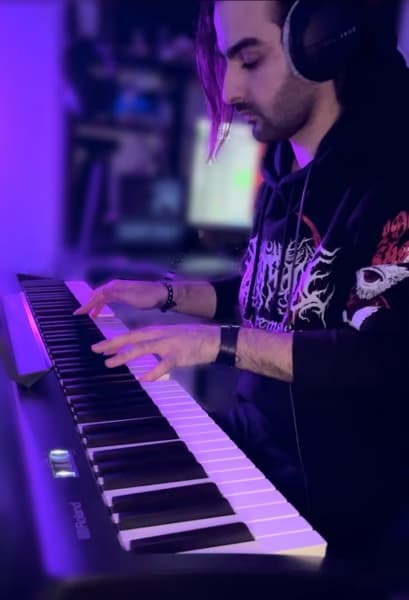 Profile photo of Sepehr (sep), Piano tutor at Wiingy