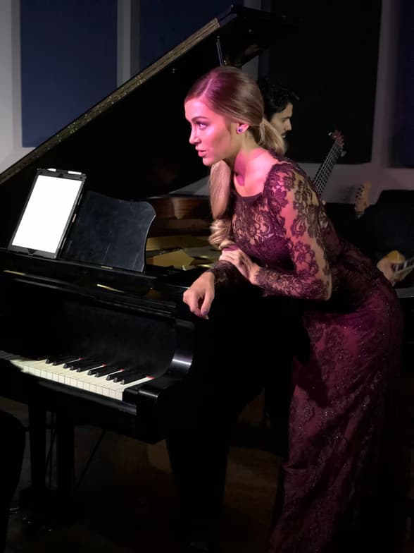 Casual photos of Molly, Wiingy tutor 