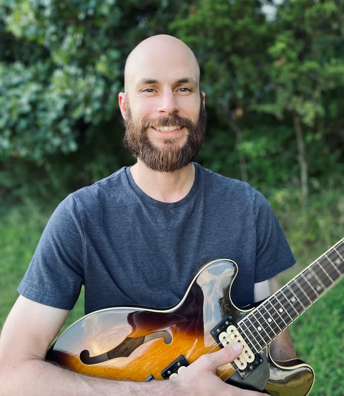 Profile photo of Peter, Guitar tutor at Wiingy 