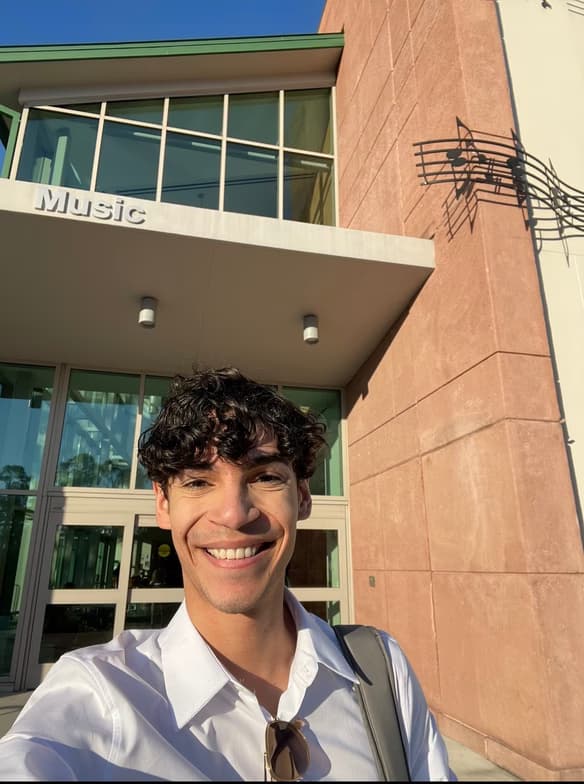 Profile photo of Ricardo, Singing tutor at Wiingy 