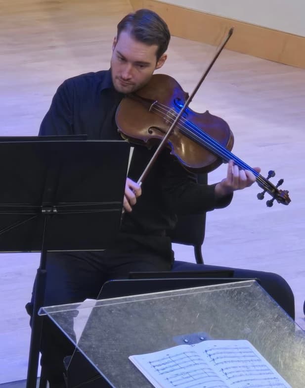 Profile photo of Ian, Violin tutor at Wiingy 