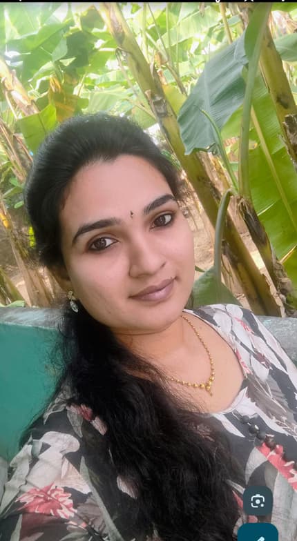 Profile photo of Sravani , Chemistry tutor at Wiingy 