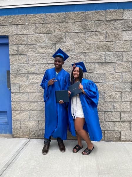 Graduation ceremony photo of Arthran 