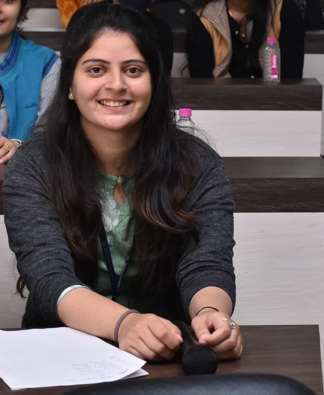 Profile photo of Dr. Minakshi, Physics tutor at Wiingy 