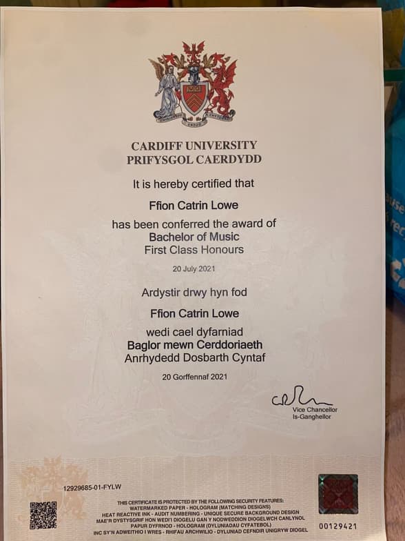 Verified degree or teaching certification of Ffion 