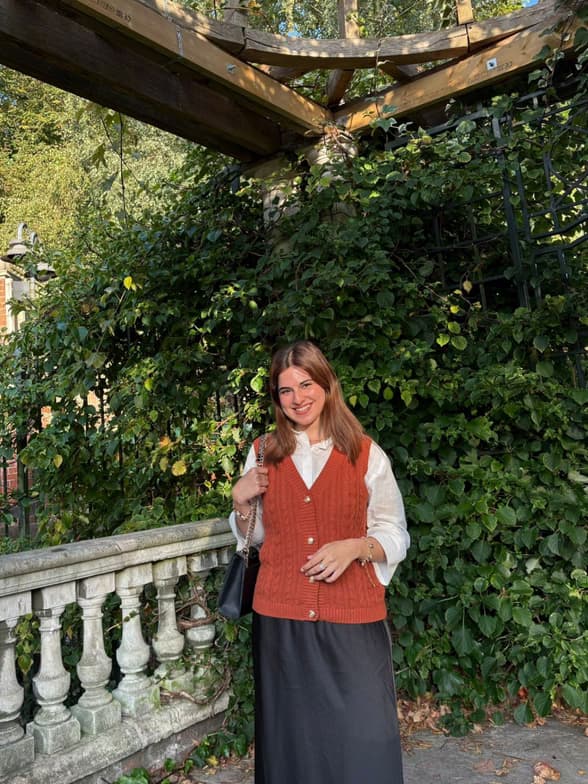 Profile photo of Droshum, English tutor at Wiingy