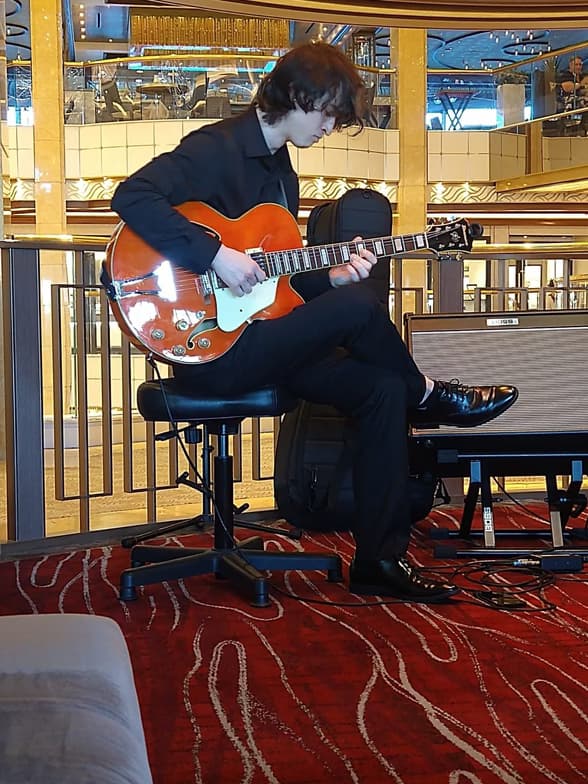 Profile photo of Sean, Guitar tutor at Wiingy 