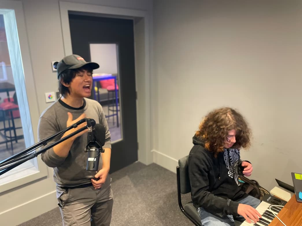 Profile photo of Finlay, Singing tutor at Wiingy 