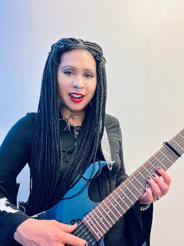 Profile photo of Mage, Guitar tutor at Wiingy 