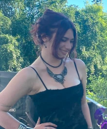 Profile photo of Ella, Guitar tutor at Wiingy 