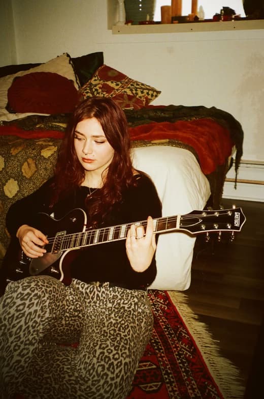 Profile photo of Ella, Guitar tutor at Wiingy 