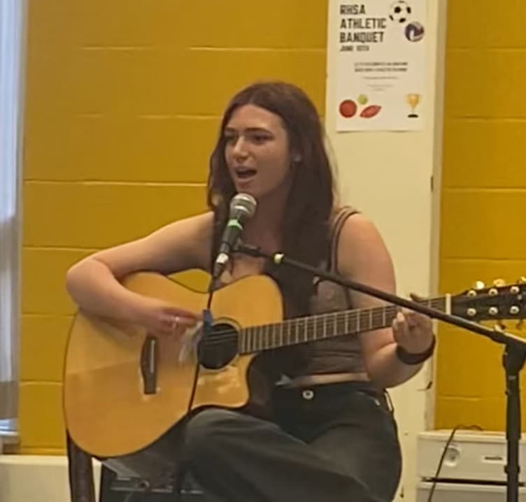 Profile photo of Ella, Guitar tutor at Wiingy 