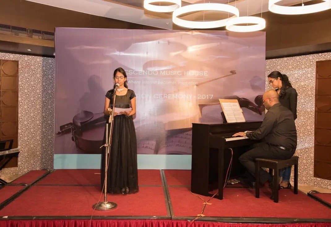 Graduation ceremony photo of Shiny