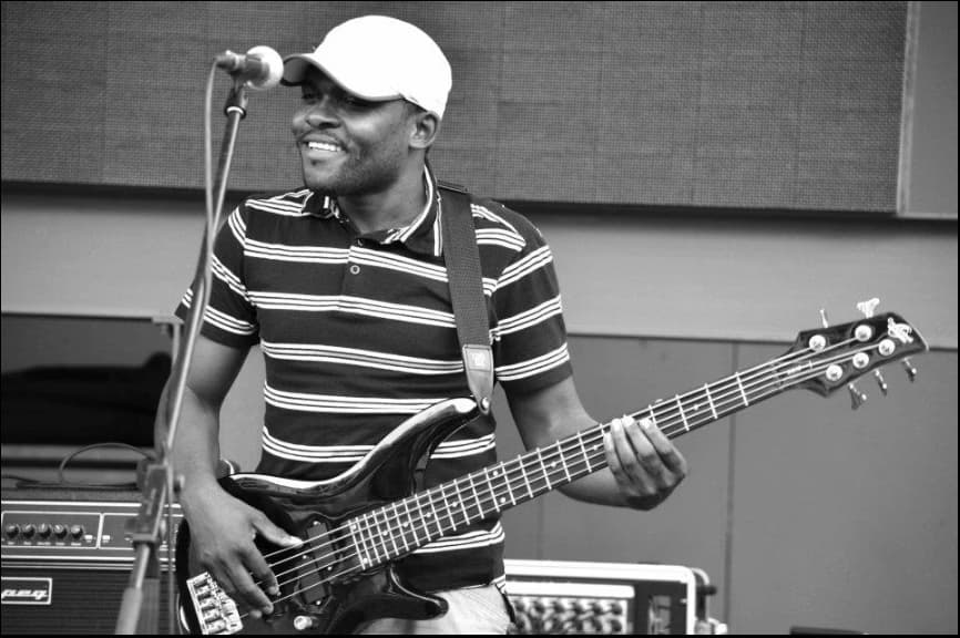 Profile photo of Sylvain Parfait , Guitar tutor at Wiingy 