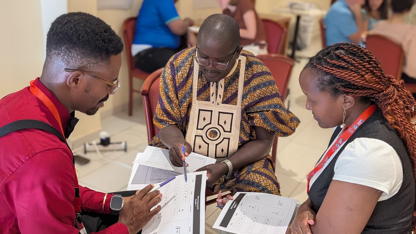 Mahamadou Lamine  conducting a lesson 