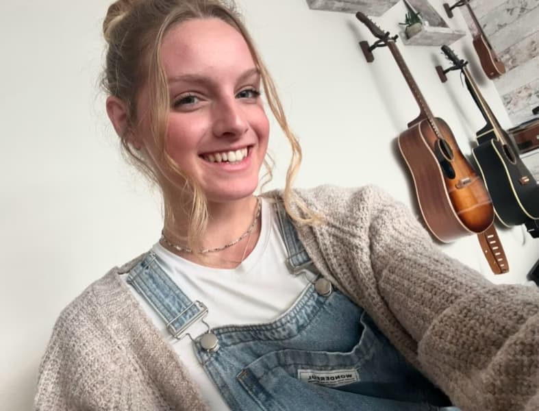 Profile photo of Shannon, Guitar tutor at Wiingy