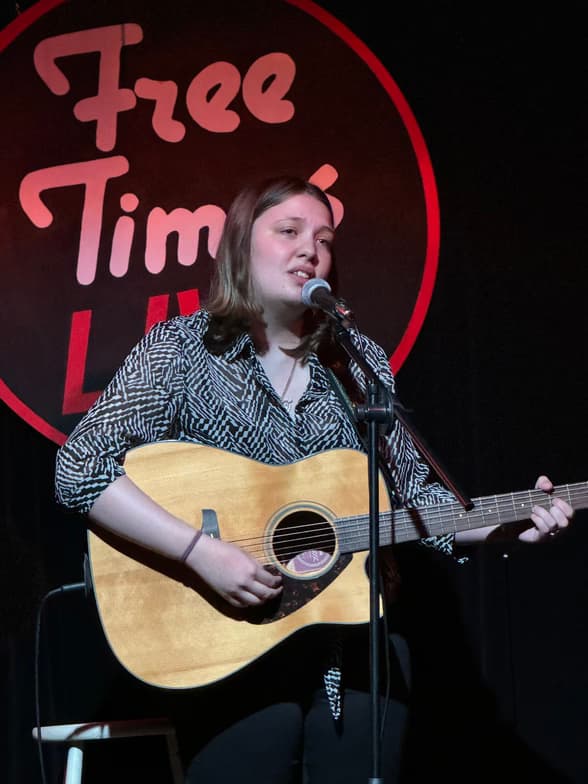 Profile photo of Angela, Singing tutor at Wiingy 