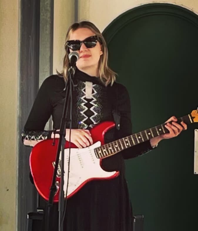 Profile photo of Angela, Singing tutor at Wiingy 