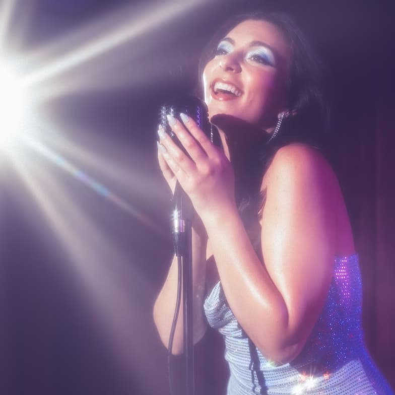 Profile photo of Sarah, Singing tutor at Wiingy 