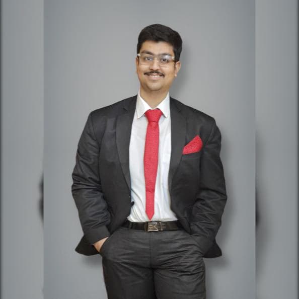 Profile photo of Ritwik, Economics tutor at Wiingy