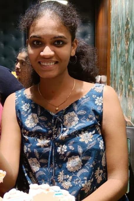 Profile photo of PRIYA, Physics tutor at Wiingy 