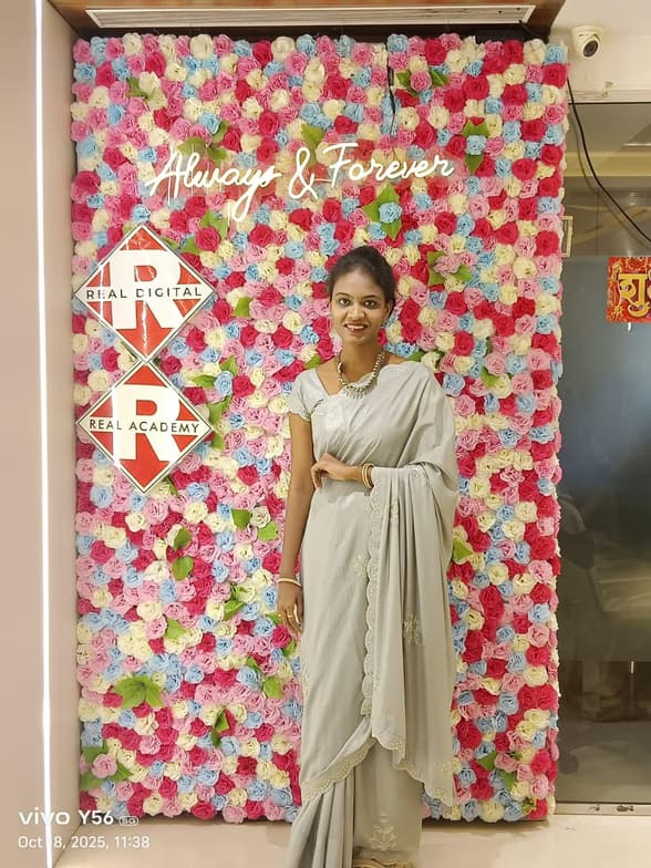 Profile photo of PRIYA, Physics tutor at Wiingy 