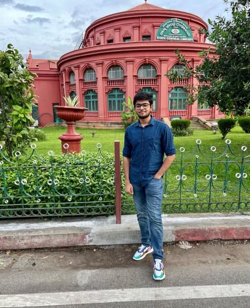 Verified degree or teaching certification of abhishek