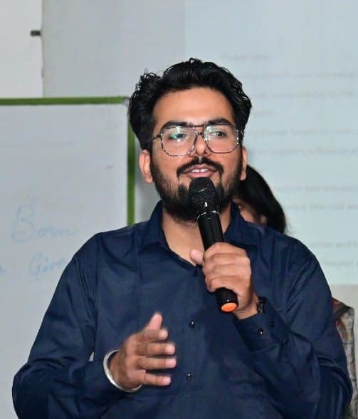 Profile photo of PRATEEK, Physics tutor at Wiingy 