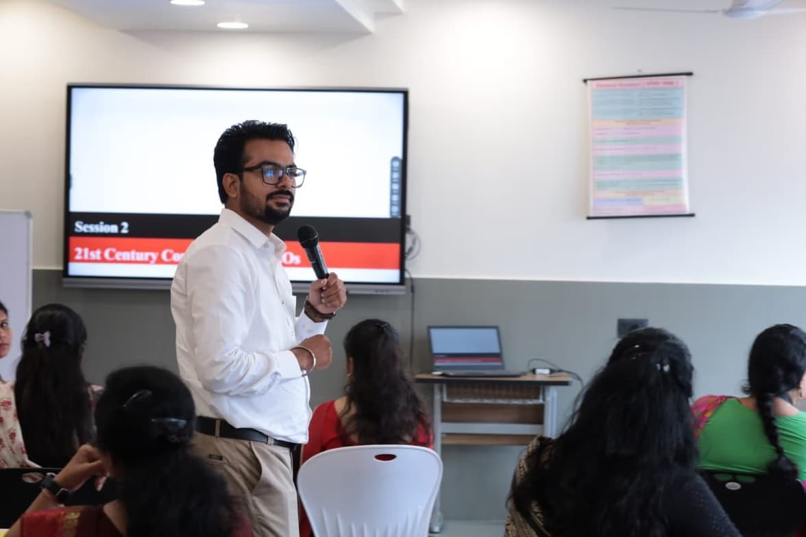 Profile photo of PRATEEK, Physics tutor at Wiingy 