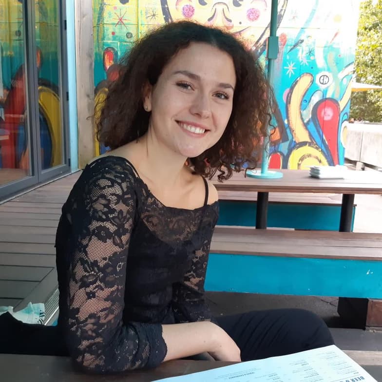 Profile photo of Elise, Violin tutor at Wiingy 