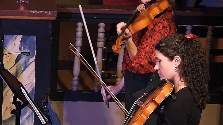 Profile photo of Elise, Violin tutor at Wiingy 