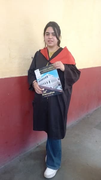 Graduation ceremony photo of Rashmeet