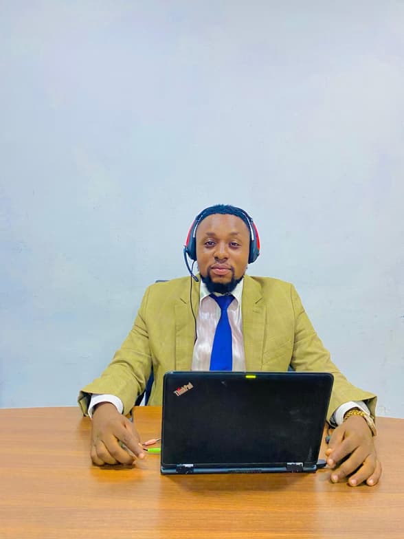 Profile photo of EMMANUEL, English tutor at Wiingy